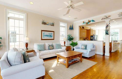 Luxury cottage with pools & multiple decks, 1/2 block to beach - Foto 7