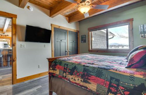 Lakefront New Hampshire Hideaway with Deck and Views - Foto 19