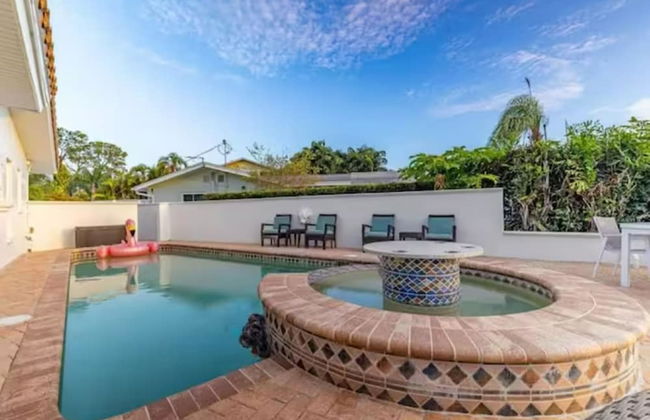 Experience The Ultimate in Luxury Living - Foto 27