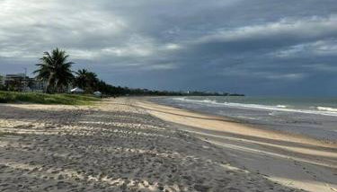 Flat com sacada na quadra do mar - Foto 5