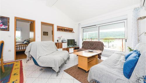 Three-Bedroom Apartment In Bilice - Photo 2