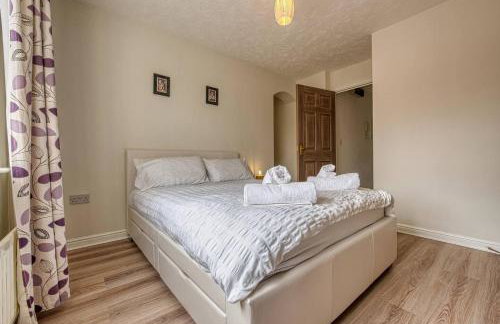 Solihull 2-Bed Flat with Parking-Ideal for Contractors, Business, Long Stays - Photo 22