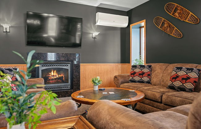 Lake View Chalet by Avantstay Lake Access Deck - Photo 22