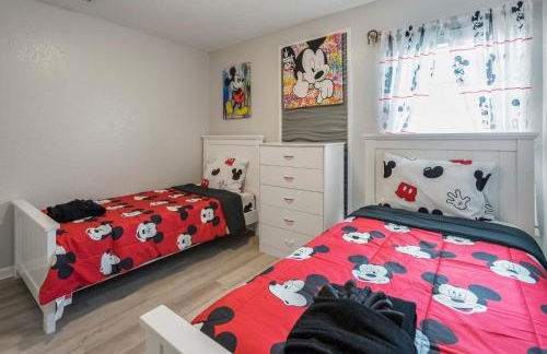 Spacious 6BR Villa Pool Parking Near Disney World - Foto 22