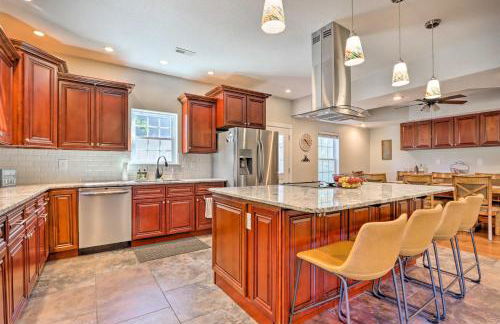 Dock and Jet Ski Slip Lakeside Sunrise Beach Home! - Foto 10