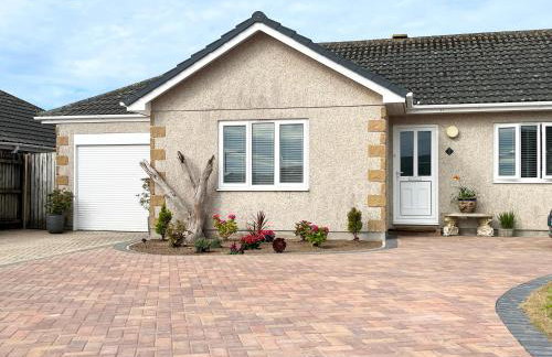 Modern 3 bed Bungalow with parking, private garden - Photo 17