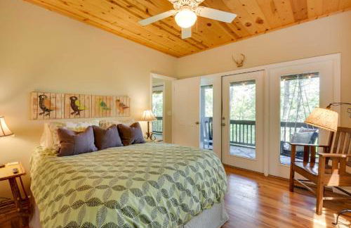 Spacious Georgia Escape with Fireplace, Deck and Grill - Foto 8