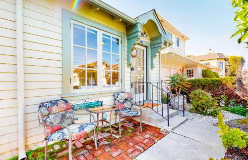 Steps to Sand Beach Hill Bungalow with Patio - Foto 8