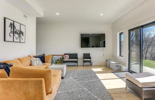 3 Mi to Holiday Valley Mtn-View Home with Hot Tub - Foto 3