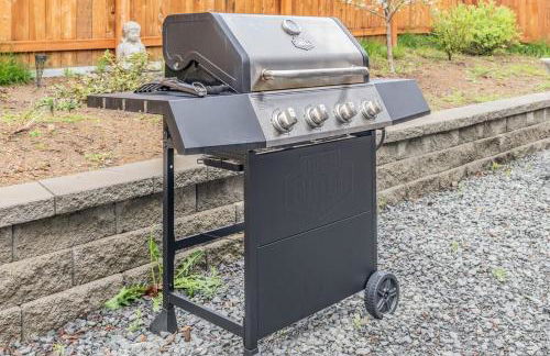 Mt Rainier Retreat with Spa Bathroom-Hot Tub-Fireplace - Foto 28