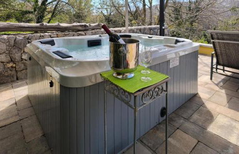 Cozy Home In Veli Dol With Jacuzzi - Foto 9