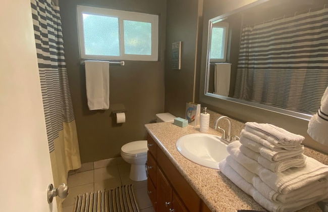 Longer Stay for Travelers Blocks from Hospital and Downtown Security Gates - Foto 35