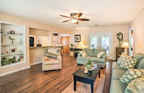 Oak Island Home with Fenced Yard, Walk to Long Beach - Foto 6