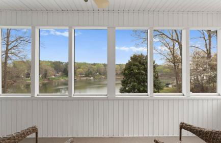 Sleeps 22, Lakefront w/ Private Dock & Pool, 2 Houses Lake Living by Avantstay - Foto 8