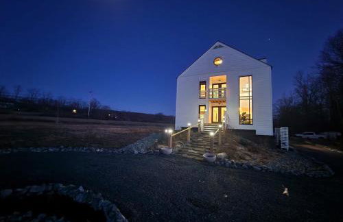 the Sugar Cube, a stunning, spacious, and modern villa with an orchard maze - Foto 5