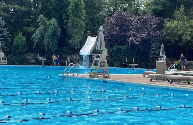 The Nest at Pinecrest by Avantstay Spacious Deck, Game Room, Fire Pit - Foto 49