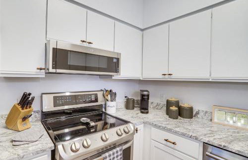 Walk to Lake Michigan - South Haven Condo! - Foto 10