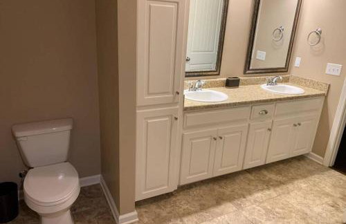 Peaceful 3BR/2BA Hidden Lake Home Near ACOM w/WiFi - Foto 11