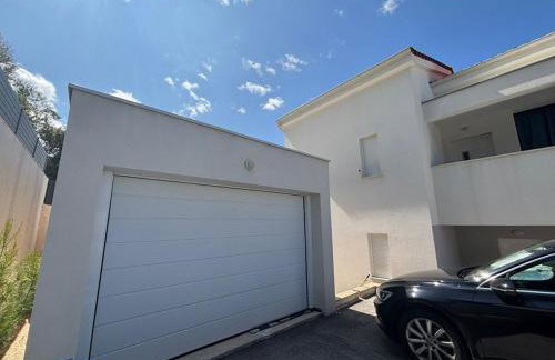 House off Caska - Photo 37