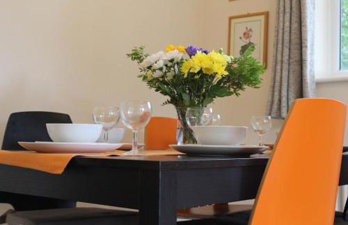 Long Stay 2BR Garden View Flat WiFi Parking Dishwasher Walk to Bromley High St & Station - Foto 1