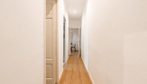 Apartamento reformado de 3 habitaciones en Sagrada Familia - Foto 2