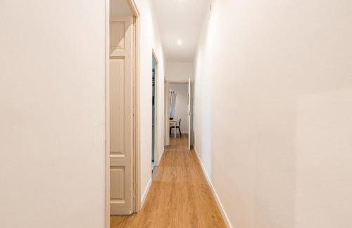 Apartamento reformado de 3 habitaciones en Sagrada Familia - Foto 2