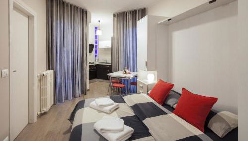 Metro Apartment - Photo 2