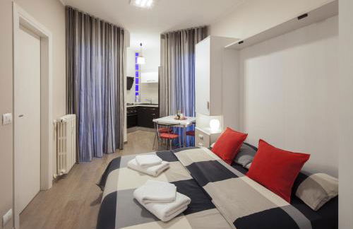 Metro Apartment - Photo 2