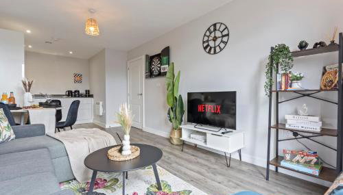 Tropical Suite - 2 Bed 2 Bath City Centre Netflix Games - Exclusive Weekly and Monthly DEALS - Raozee Homes - Foto 2