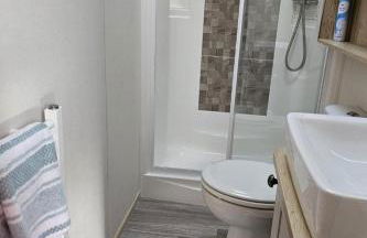 Premium Caravan - Sleeps 6 - Parking - Pool - Foto 4