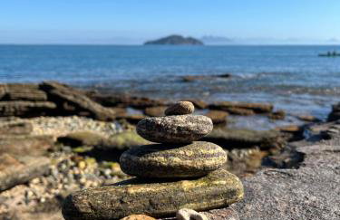 Búzios Praia da Ferradura Linda casa dentro de Condomínio com toda infraestrutura - água e luz inclusos na tarifa - Foto 77