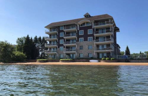 Lovely 2-bedroom Suite with lots of Amenities - Foto 1