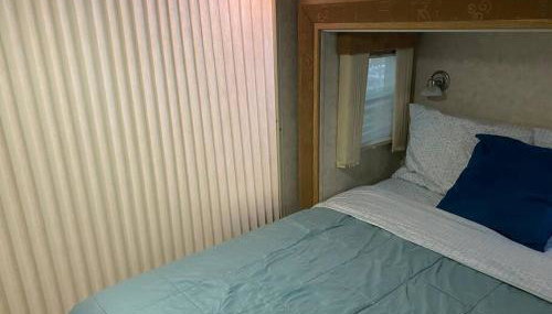 Betsie -35Ft RV Camper in Woods -Firepit & Hot Tub - Foto 4