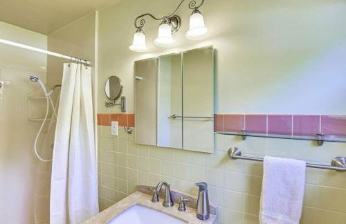 Lakefront Home with Hot Tub and Dock - Foto 12