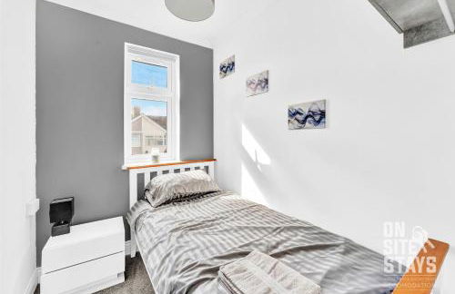 OnSiteStays - 3 bedroom, 2 x space driveway and Wifi - Foto 11