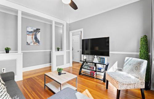 Spacious apartments near Ashmont - Photo 2