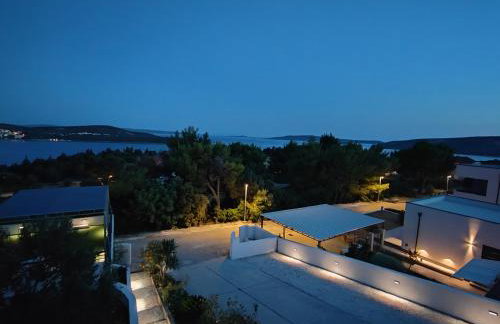 Villa Confido - Luxury 3BR Apartment with Private Pool near Trogir - Photo 19