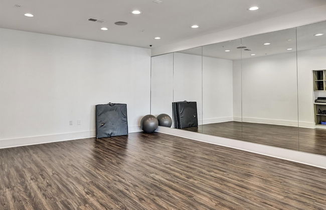 Global Luxury Suites Midtown Atlanta - Photo 24