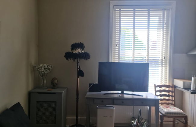 Beautifully Decorated 1-bed Apartment in Sale - Photo 9