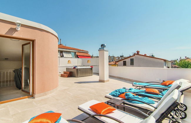 Modern Villa with Private Pool & Hot Tub near Center & Beach - Photo 12