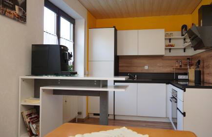 Großzügige Wohnung mit Terrasse und Gartenzugang - das komplette Erdgeschoß - Foto 6