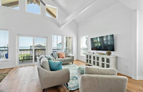 Beach House Located Steps from the Beach - Photo 13