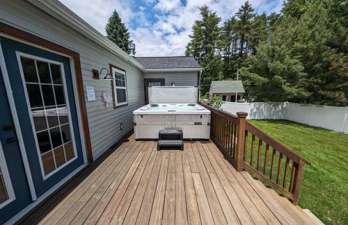 Luxurious Lake Retreat with Hot Tub and Walk to Beach - Foto 22