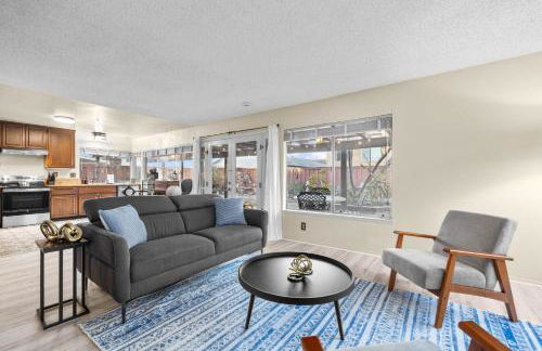 Mira Mesa Family Retreat 4BR with Balcony and Firepit - Photo 46