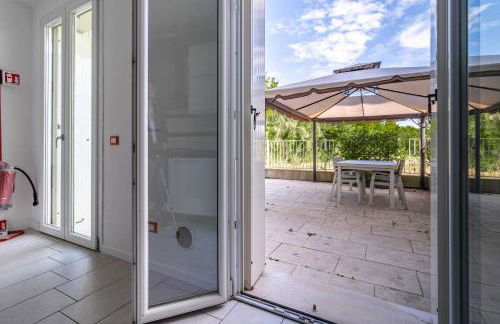 Airport Marco Polo -free park- - Photo 13