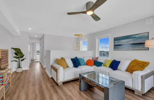 1 Block to Beach, Park 3 cars, Game Room and Balcony - Foto 12