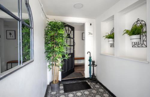 Stylish 2-bed 16th-century apartment in Petersfield town centre, - Foto 12