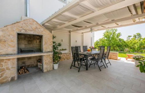 Cozy Home In Veliki Brocanac - Foto 3