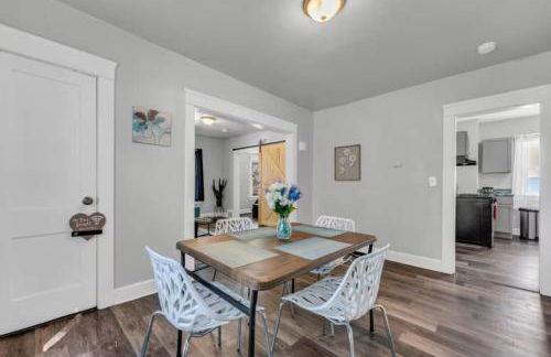 Bright 2BR South Hills - Old Brooklyn Home - Foto 3