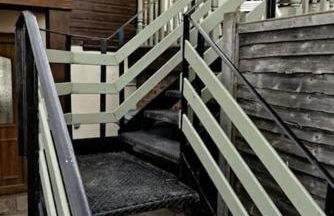 Two Bed First Floor Apartment in Village location - Photo 5